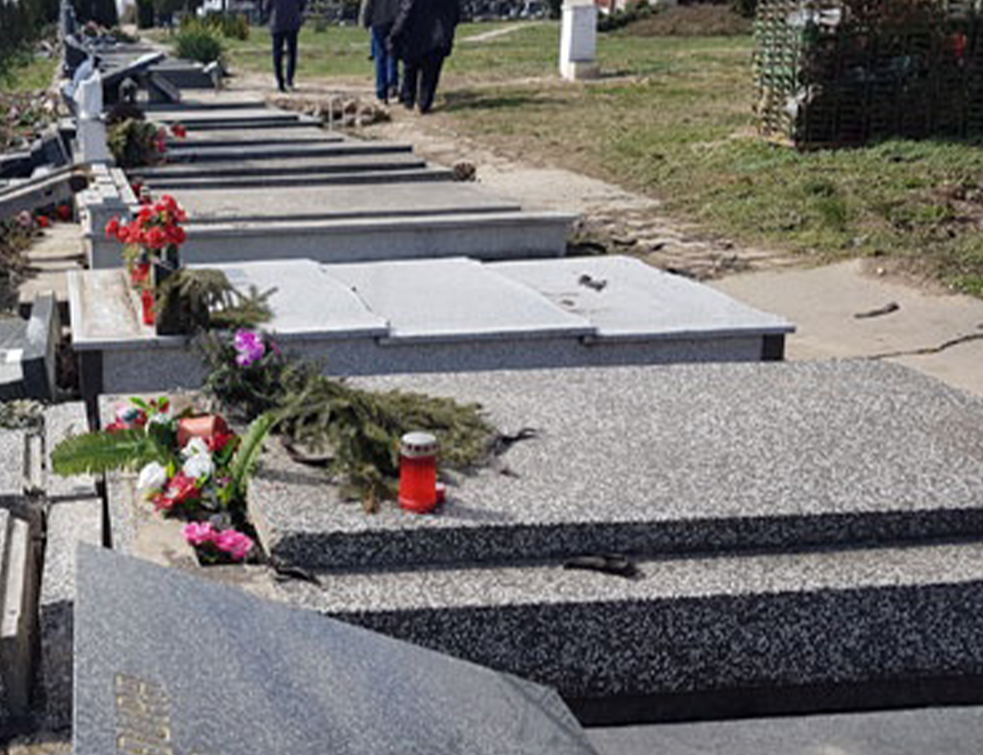 Tinejdžeri u Kragujevcu upali na groblje pa skidali nakit sa pokojnika